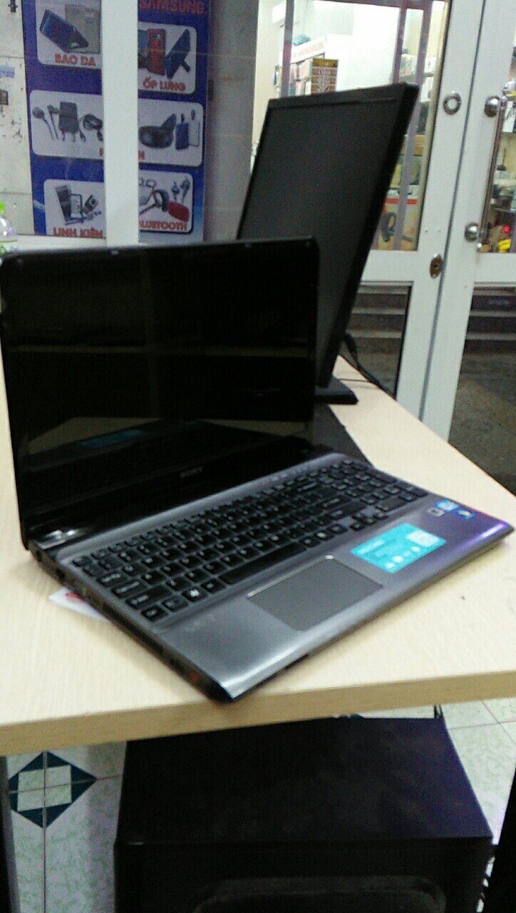 Máy tính xách tay - Laptop Sony Vaio SVE15115FXS